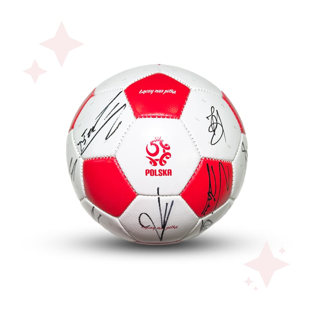 Piłka z podpisami zawodników reprezentacji Polski